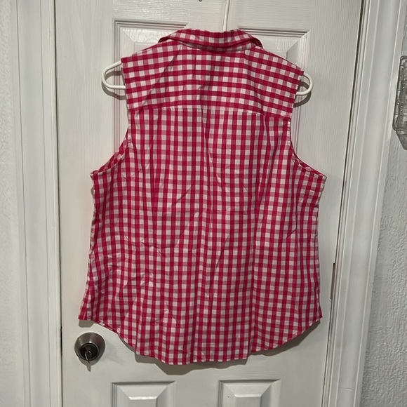 Women’s J.Crew button up sleeveless blouse - Picture 3 of 3